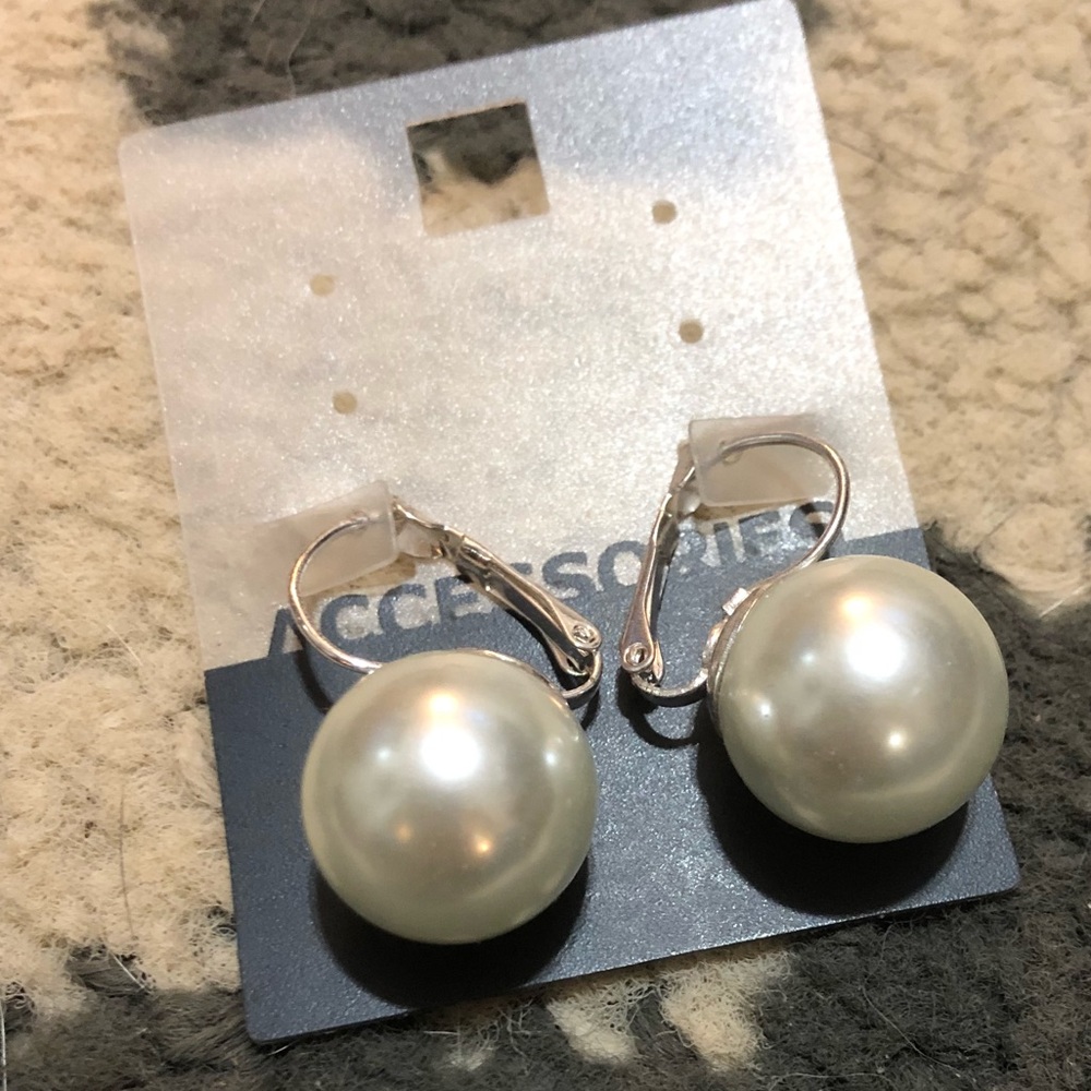 Pearl Earrings - NWT